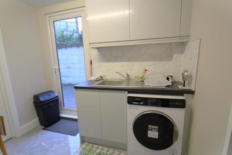 House share to rent, Malvern Road, London N8