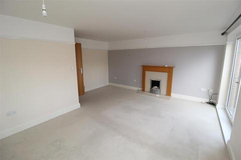 4 bedroom terraced house to rent, Barrack Road, Exeter