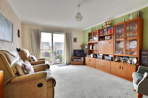 2 bedroom detached bungalow for sale - Gleneagles Close, Bexhill-On-Sea