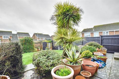 2 bedroom detached bungalow for sale - Gleneagles Close, Bexhill-On-Sea