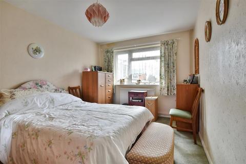 4 Gleneagles Close, Bexhill-on-sea, TN40 1UH