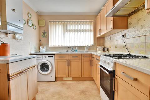 4 Gleneagles Close, Bexhill-on-sea, TN40 1UH