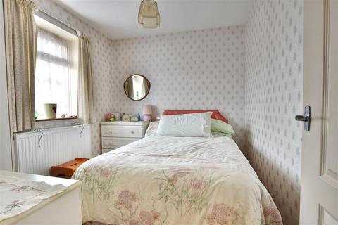 4 Gleneagles Close, Bexhill-on-sea, TN40 1UH