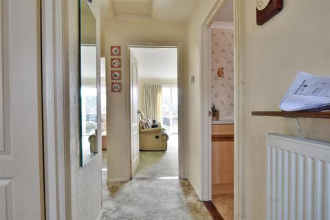 4 Gleneagles Close, Bexhill-on-sea, TN40 1UH