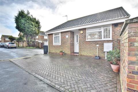4 Gleneagles Close, Bexhill-on-sea, TN40 1UH