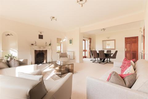 4 bedroom detached house for sale, Kensington Gardens, Hale