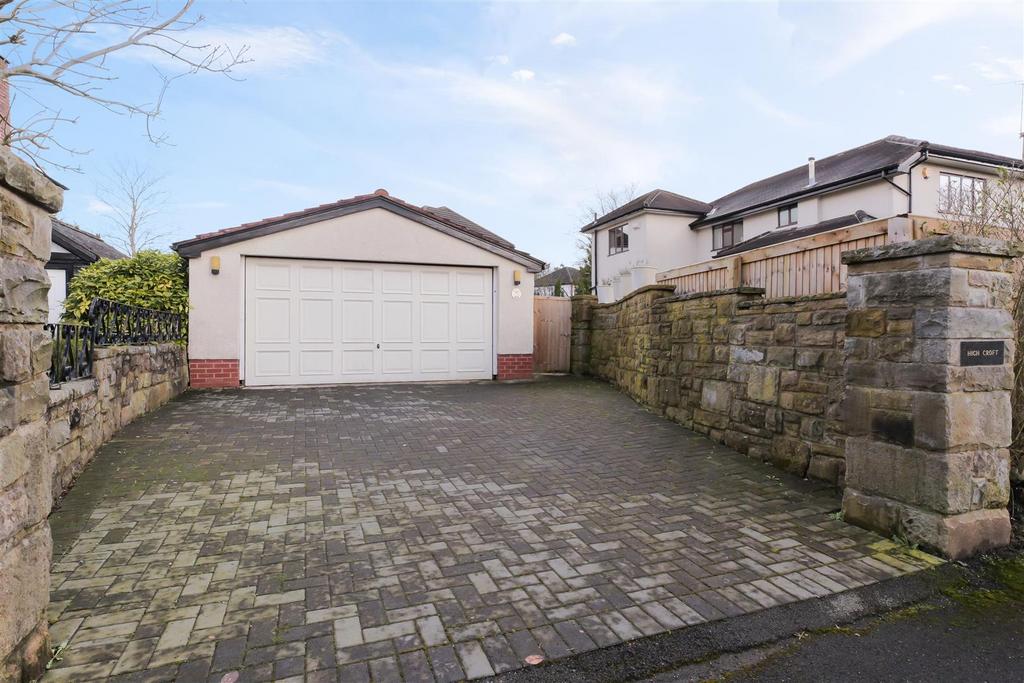 Detached Garage