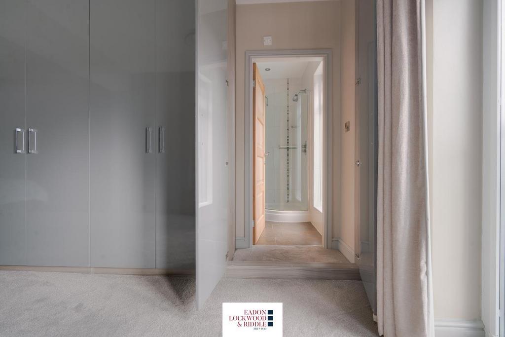 Ensuite Entrance