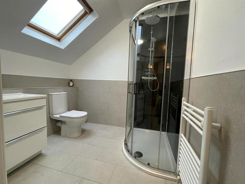 Willow bank ensuite.jpg