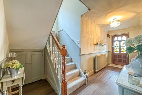 4 bedroom detached house for sale, Oakleigh Avenue, Hockley SS5