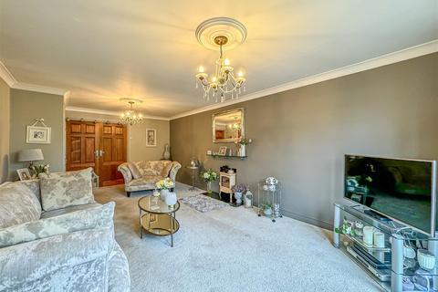 4 bedroom detached house for sale, Oakleigh Avenue, Hockley SS5