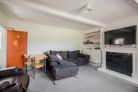 3 bedroom end of terrace house to rent, Almondbury Bank, Huddersfield, HD5