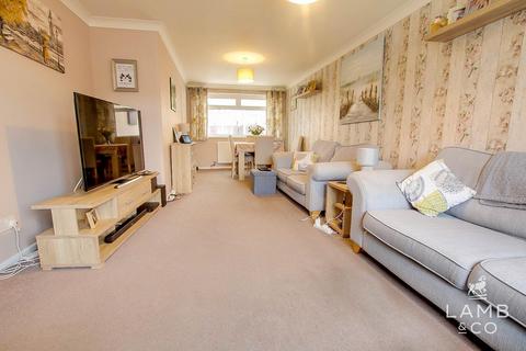 3 bedroom semi-detached house for sale, St. Helens Avenue, Clacton-On-Sea CO15