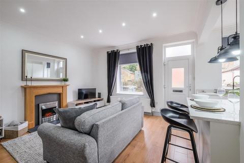 3 bedroom terraced house for sale - Grasscroft Road, Huddersfield