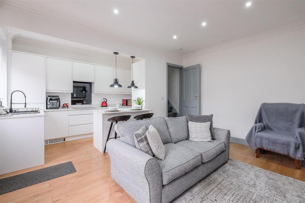 Open Plan Living Room/Kitchen