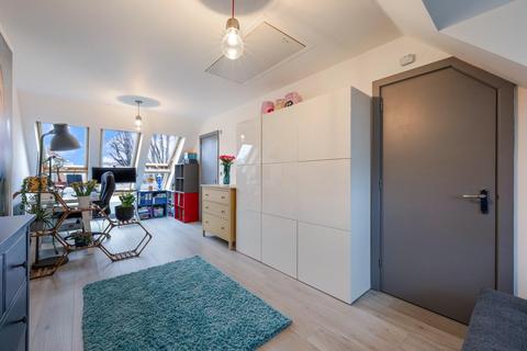 19 Egan Close, Kenley, CR8 5GG