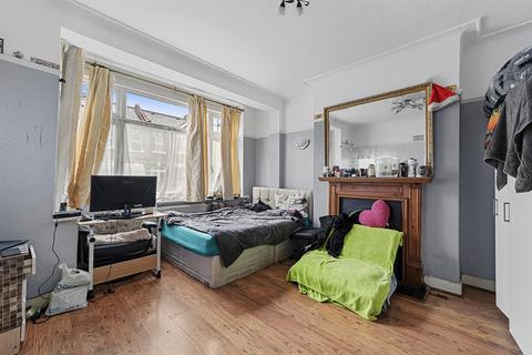 4 bedroom terraced house for sale - Garner Road, London E17