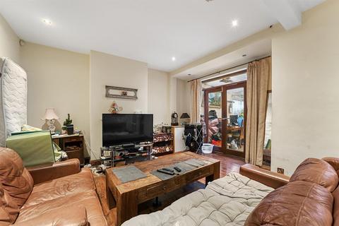 4 bedroom terraced house for sale - Garner Road, London E17