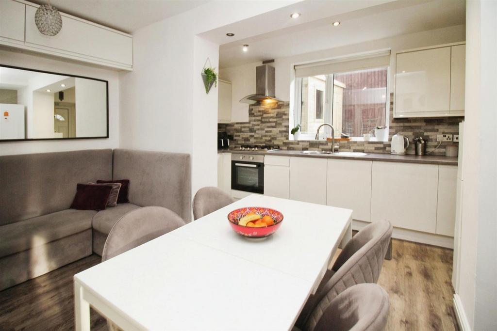 Ashbourne Road, Bradford BD2 4 bed semidetached house for sale £260,000