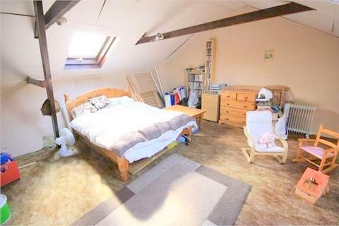 26a Gordon Road, Ashford, TW15 3EU
