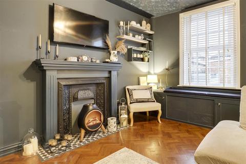 18 Burton Close, Carlton, Nottingham, NG4 3GT