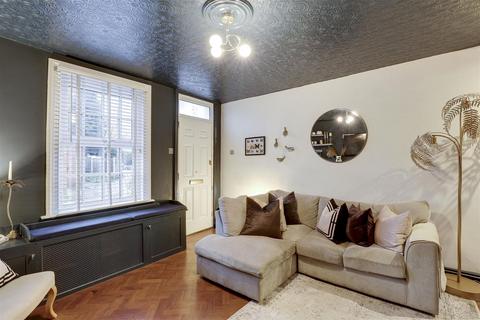 18 Burton Close, Carlton, Nottingham, NG4 3GT
