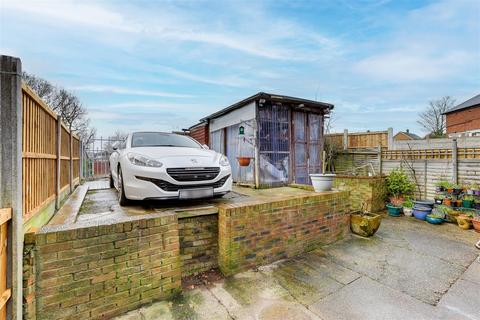 3 bedroom semi-detached house for sale, Chiltern Way, Bestwood Park NG5