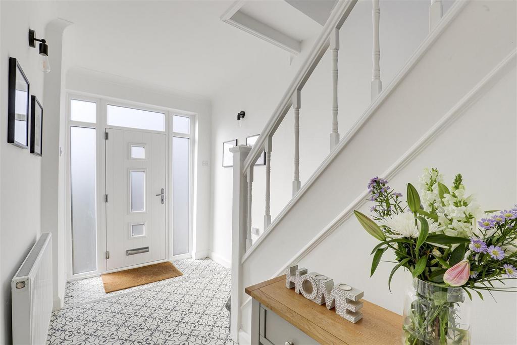 Road, Mapperley NG3 3 bed semidetached house £280,000