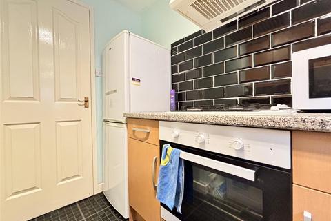 2 bedroom flat to rent - Malwood Way, Maltby