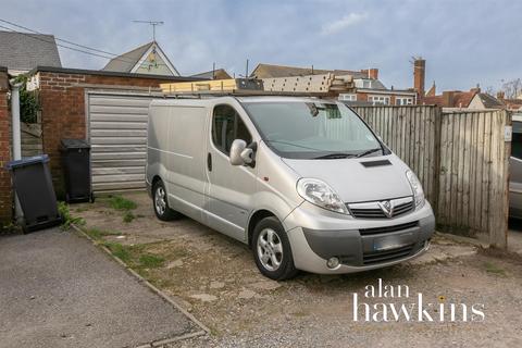 3 bedroom terraced house for sale, High Street, Royal Wootton Bassett