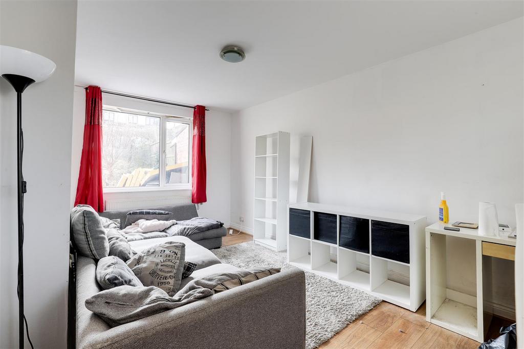 Surgeys Lane, Arnold NG5 2 bed semidetached house £170,000