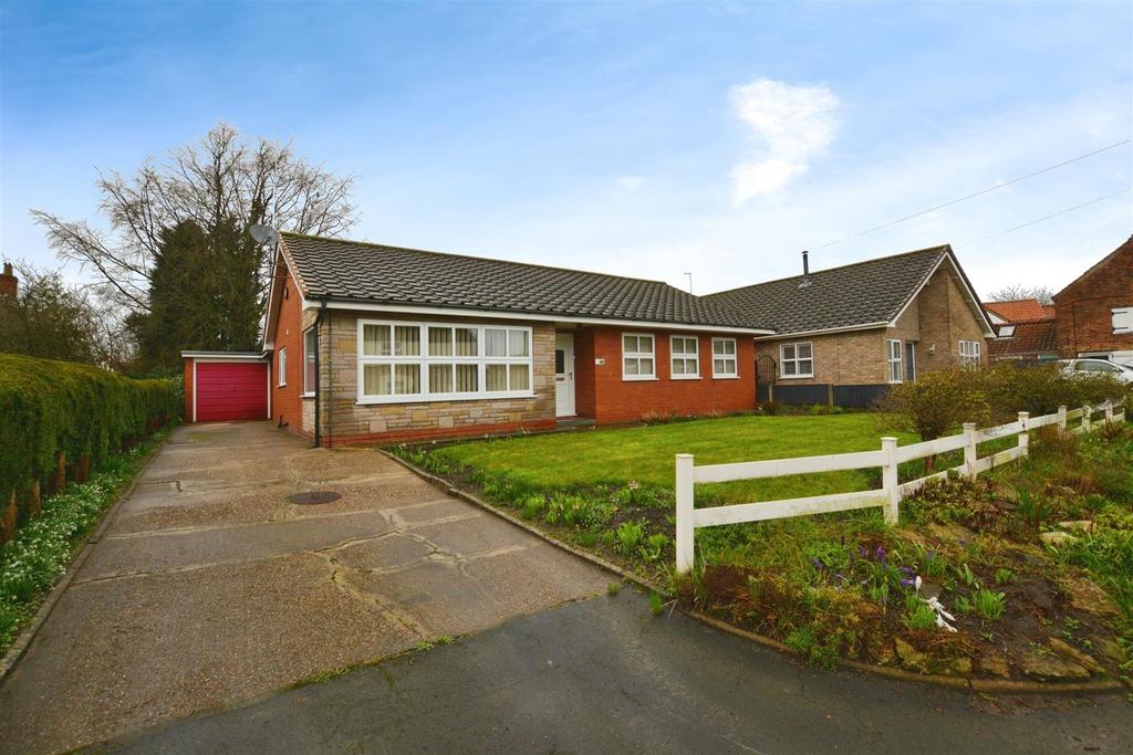 Butterwick Road, Messingham, Scunthorpe 3 bed detached bungalow for