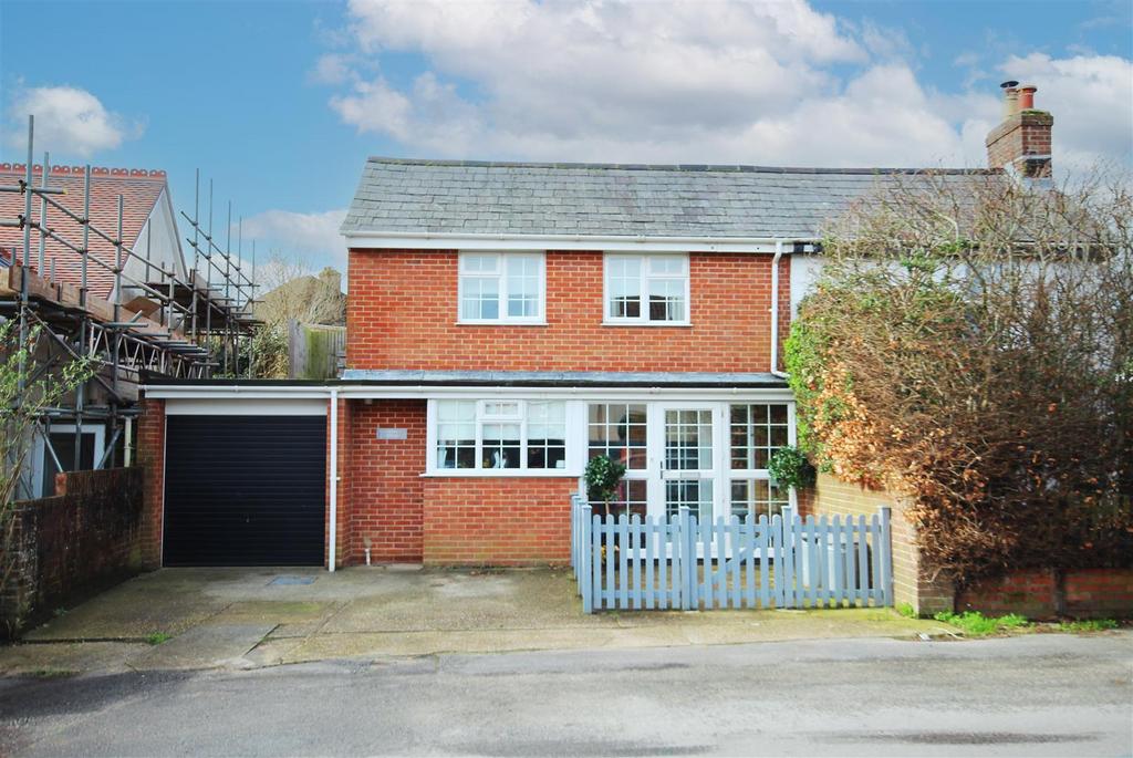 Lower Buckland Road, Lymington 2 bed semidetached house £1,550 pcm (£358 pw)