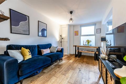 1 bedroom flat for sale, Coningham Road, Shepherds Bush, London