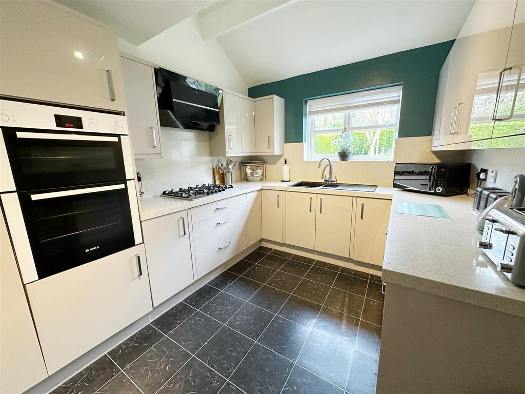 Brookfield Close, Hunt End, Redditch 6 bed detached house for sale £