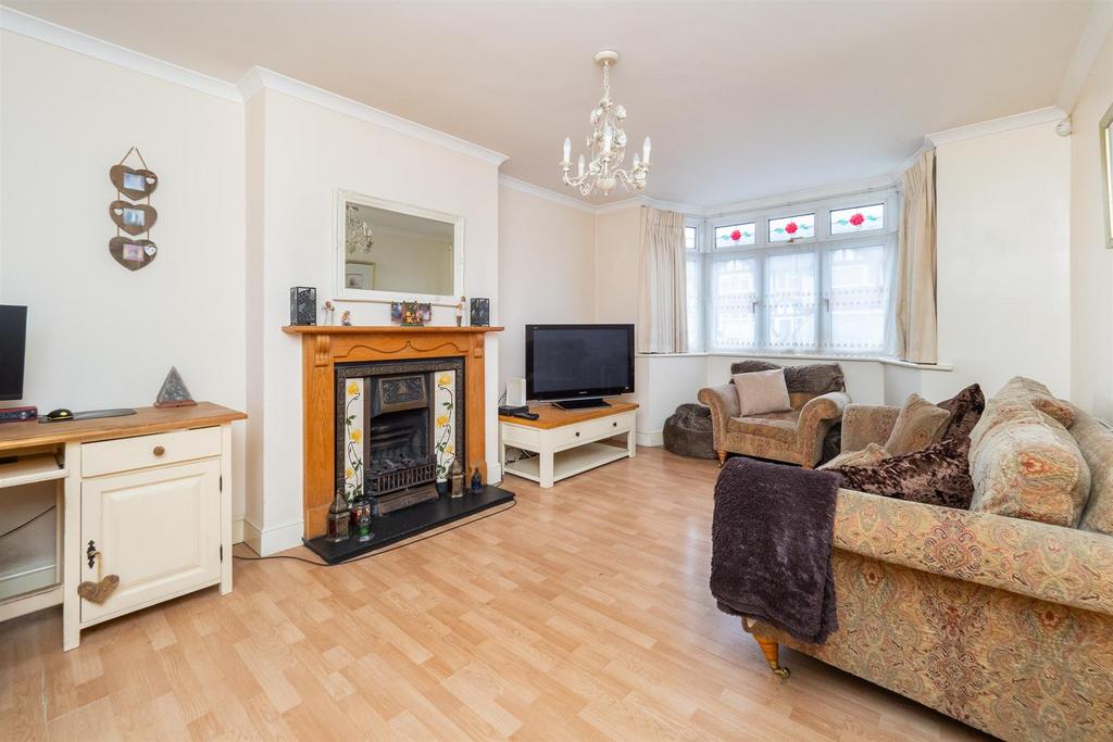 Limes Avenue, Carshalton 3 bed terraced house for sale £500,000