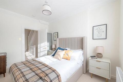 5 bedroom townhouse to rent, Catherine Place, London SW1E