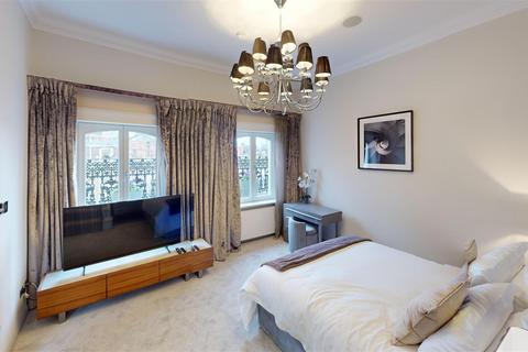 3 bedroom flat to rent, Beaufort Gardens, London