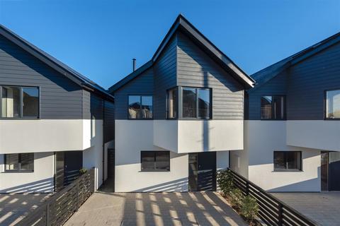 3 Hillview Road, Whitstable, CT5 4HX