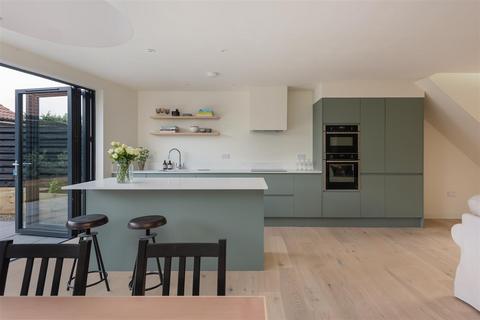 3 Hillview Road, Whitstable, CT5 4HX