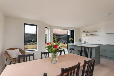 3 Hillview Road, Whitstable, CT5 4HX