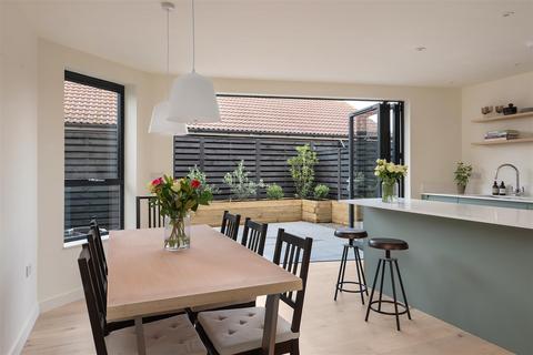 3 Hillview Road, Whitstable, CT5 4HX