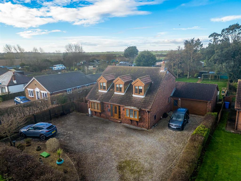 Withernsea Road, Holmpton 4 bed detached house for sale £350,000