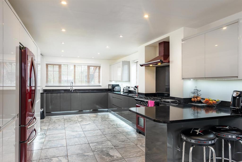 Withernsea Road, Holmpton 4 bed detached house for sale £350,000