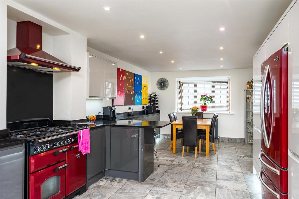 Withernsea Road, Holmpton 4 bed detached house for sale £350,000