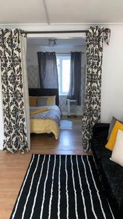 1 bedroom in a house share to rent, Berthon Street, London