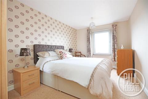 2 bedroom flat for sale, Swonnells Walk, Oulton Broad, NR32