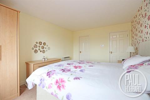 2 bedroom flat for sale, Swonnells Walk, Oulton Broad, NR32