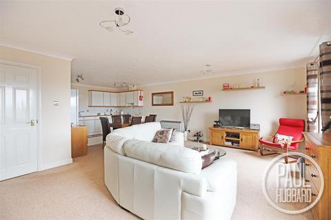 2 bedroom flat for sale, Swonnells Walk, Oulton Broad, NR32