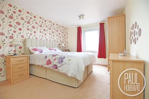 2 bedroom flat for sale, Swonnells Walk, Oulton Broad, NR32